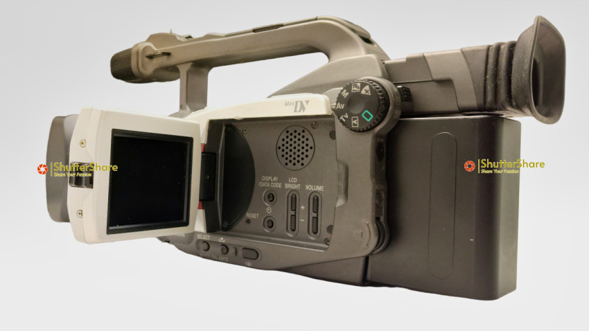 Canon DM-GL1: A Compact and Versatile Digital Camcorder