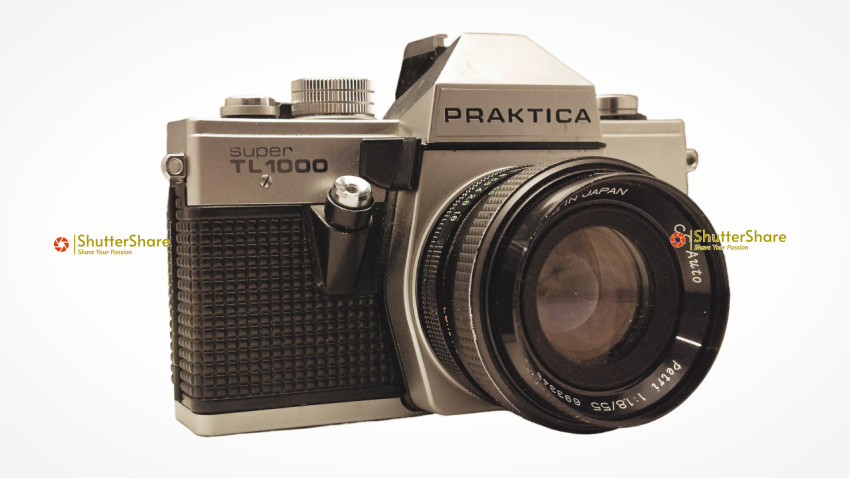 Classic PRAKTICA SUPER TL1000 35mm Film Camera with Petri Lens