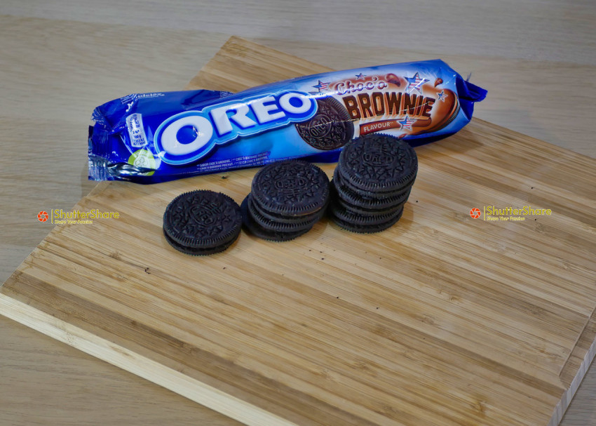 Oreo Choco Brownie Flavour Cookies on Wooden Surface